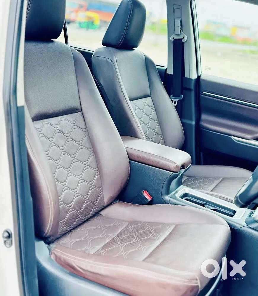 Toyota Innova Hycross 2.0 Zx Hybrid 7 Str, 2025, Petrol