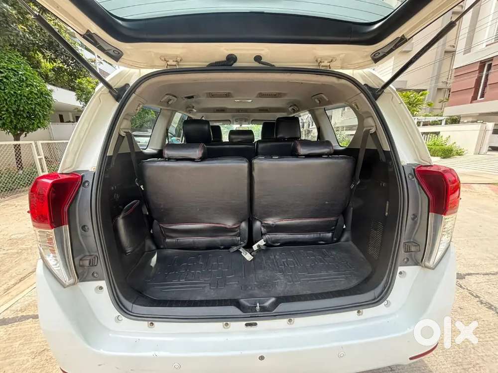 Toyota Innova Crysta Vx 2018 Pearl Whitetaxi Board