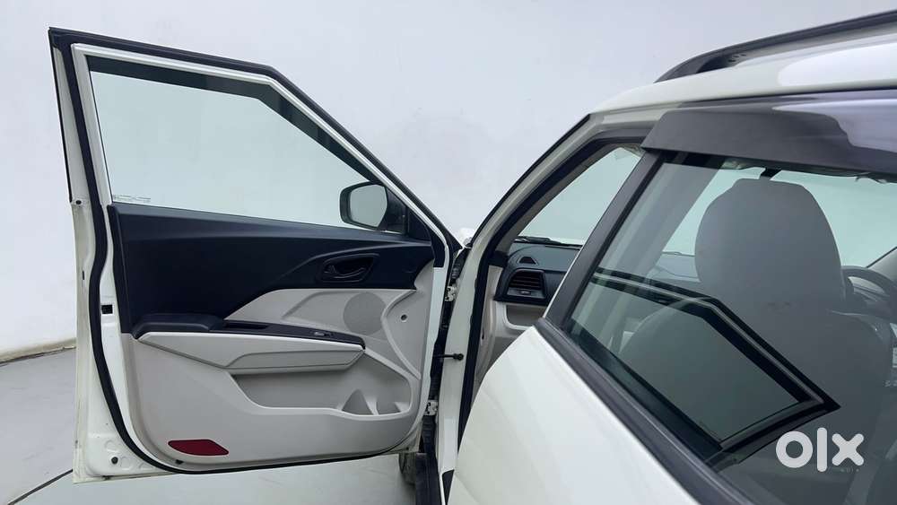 Mahindra Xuv300 1.2 W6 Amt Petrol, 2021, Petrol