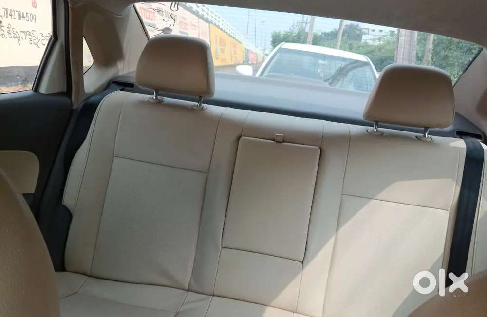 Volkswagen Vento 1.6 Highline 2013