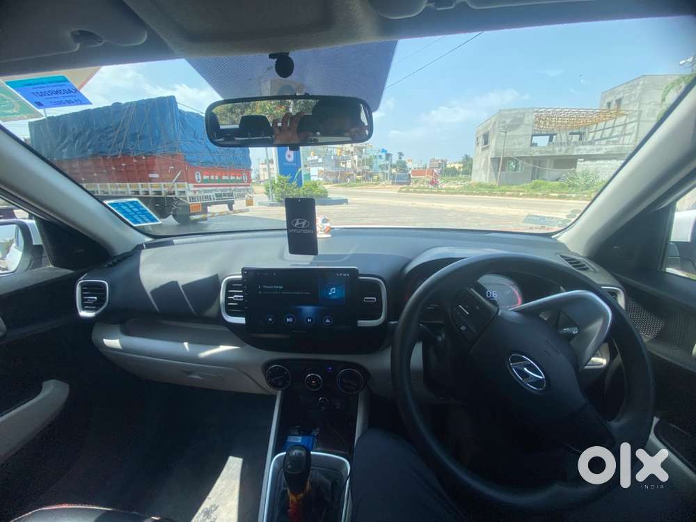 Hyundai Venue Petrol Manual 2023