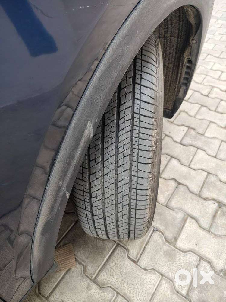 Mahindra Xuv700 2.0 Ax 5 Petrol Mt Str, 2022, Petrol