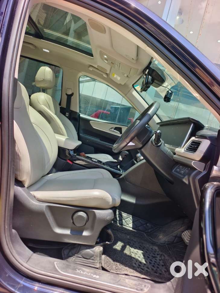 Mahindra Xuv700 2.2 Ax 7 Diesel At Luxury Pack Str Awd, 2022, Diesel