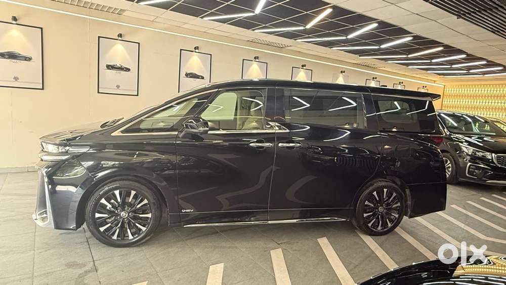 Toyota Vellfire 2.5 Executive Lounge, 2025, Petrol