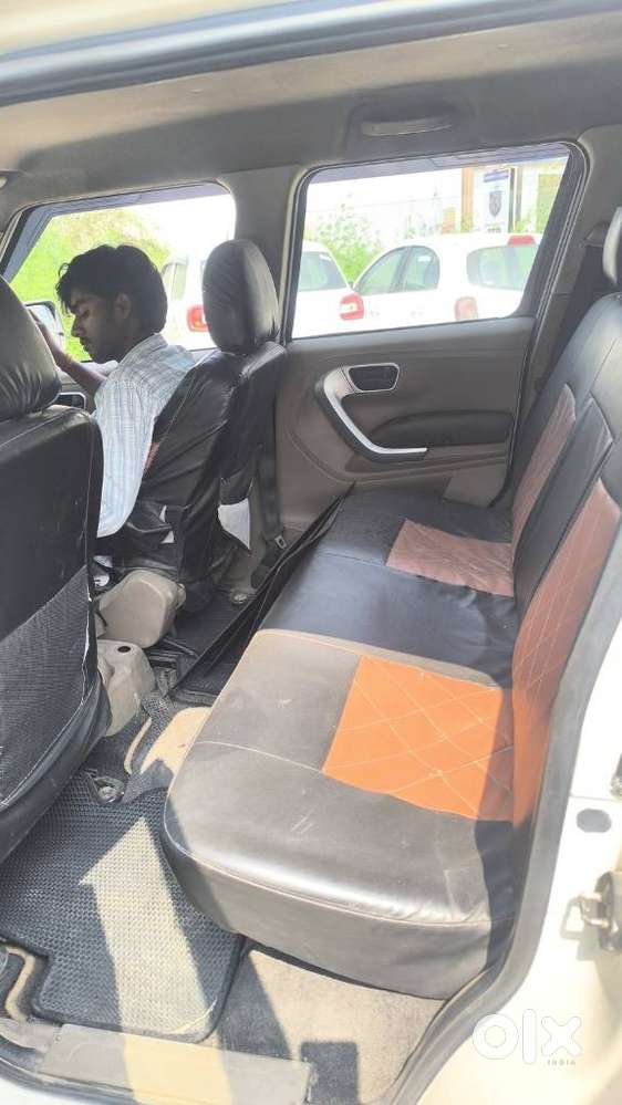 Mahindra Tuv 300 Mhawk100 T8 Dual Tone, 2015, Diesel