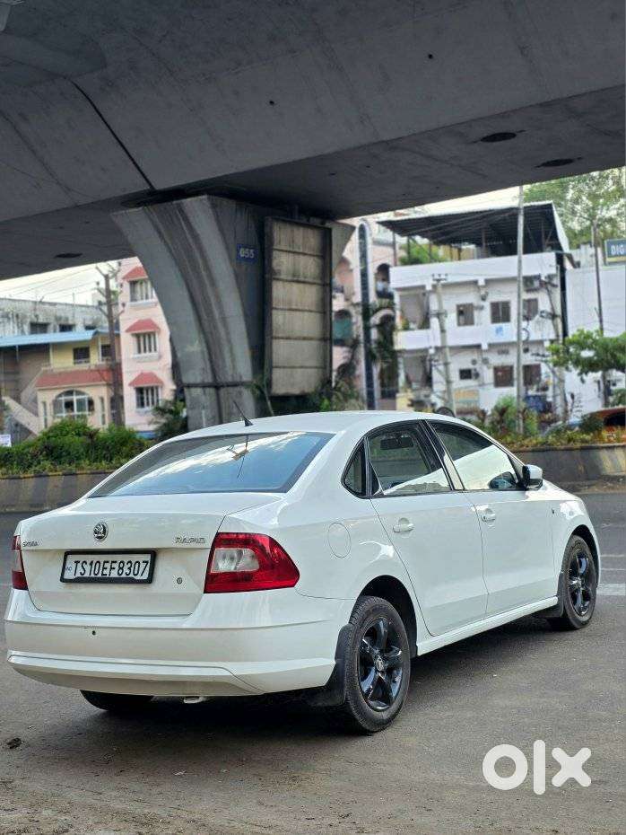 Skoda Rapid 1.5 Tdi At Ambition Plus, 2015, Diesel