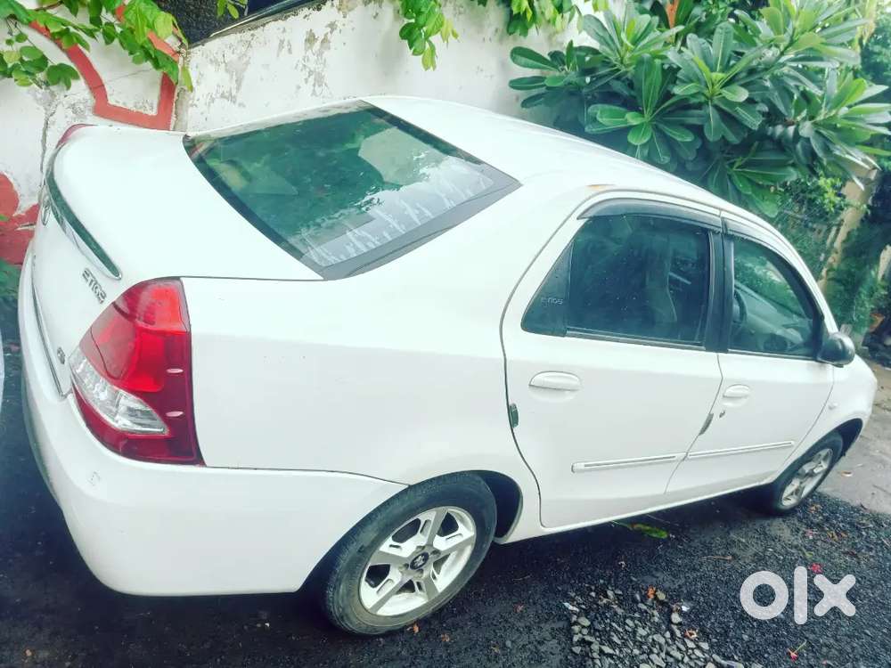 Toyota Etios [2010-2012] Petrol