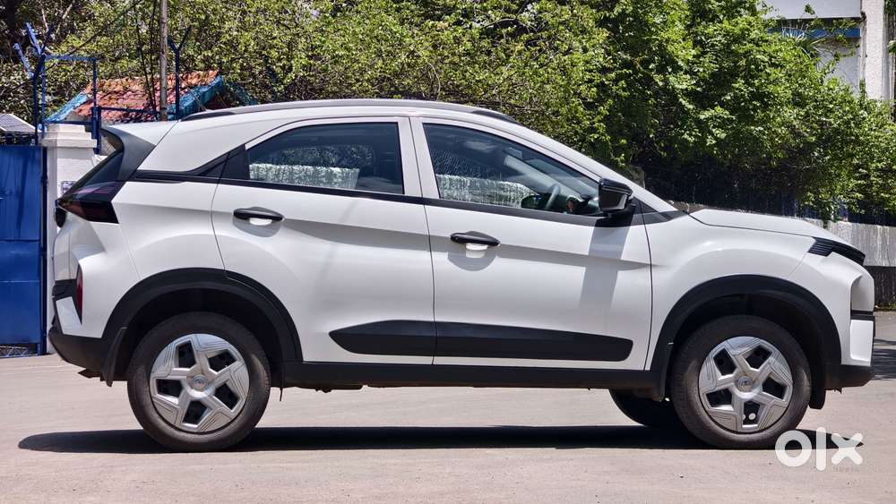 Tata Nexon Smart Plus S 1.2 Revotron Petrol 5 Mt, 2025, Petrol