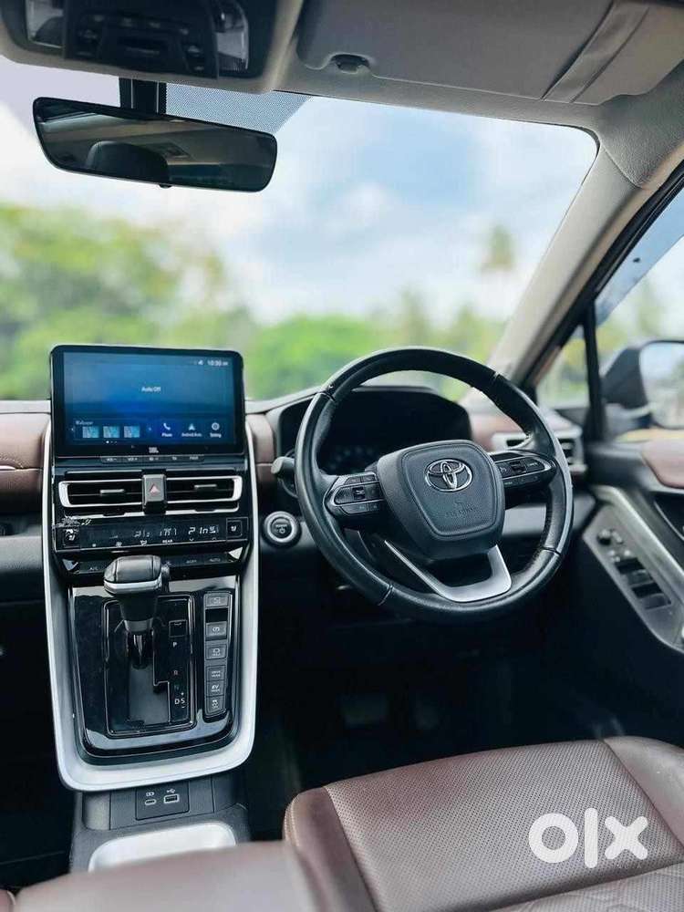 Toyota Innova Hycross 2.0 Zx Hybrid 7 Str, 2023, Petrol