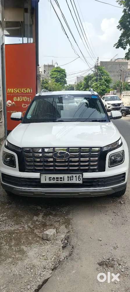 Hyundai Venue Petrol Manual 2023