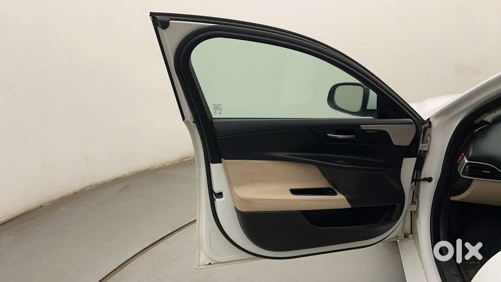 Jaguar Xe Prestige, 2016, Petrol
