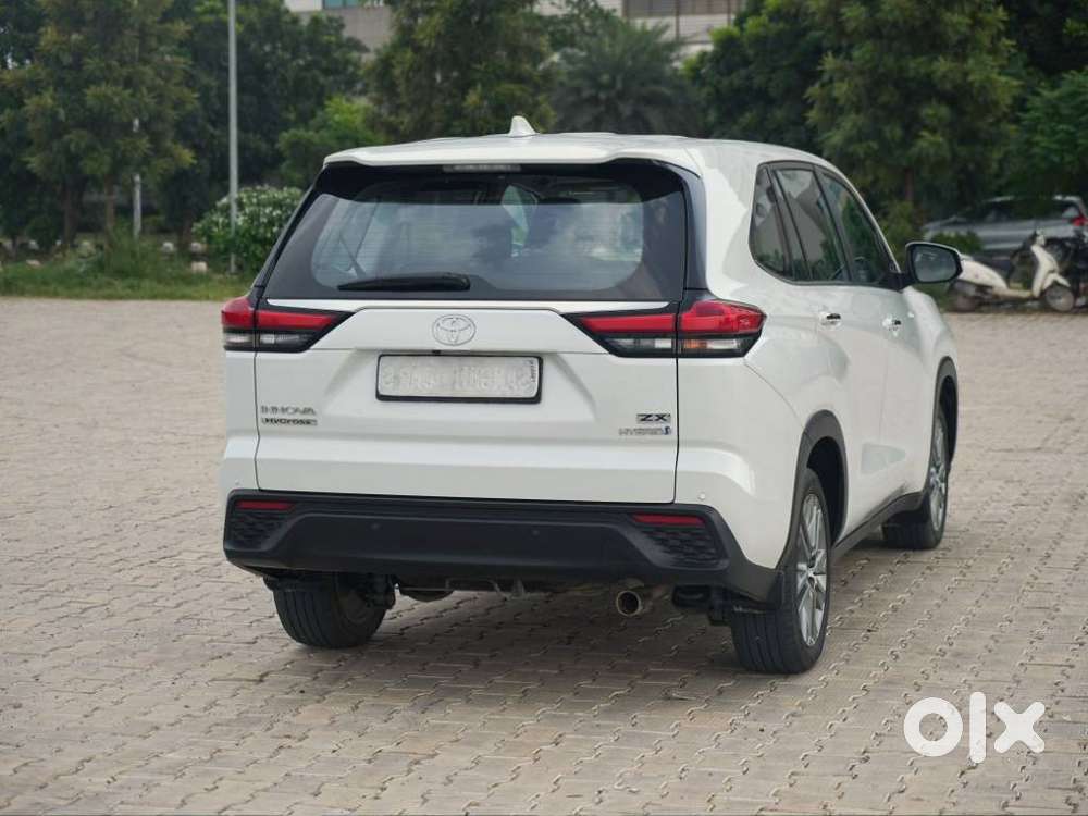 Toyota Innova Hycross 2.0 Zx Hybrid 7 Str, 2024, Petrol
