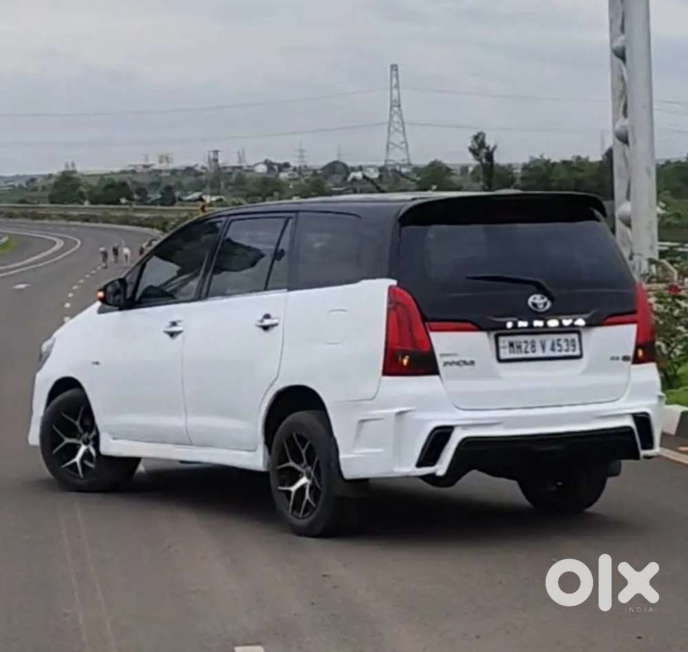 Toyota Innova 2.5 G 2012 .9m