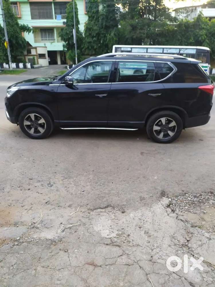 Mahindra Alturas G4 Automatic