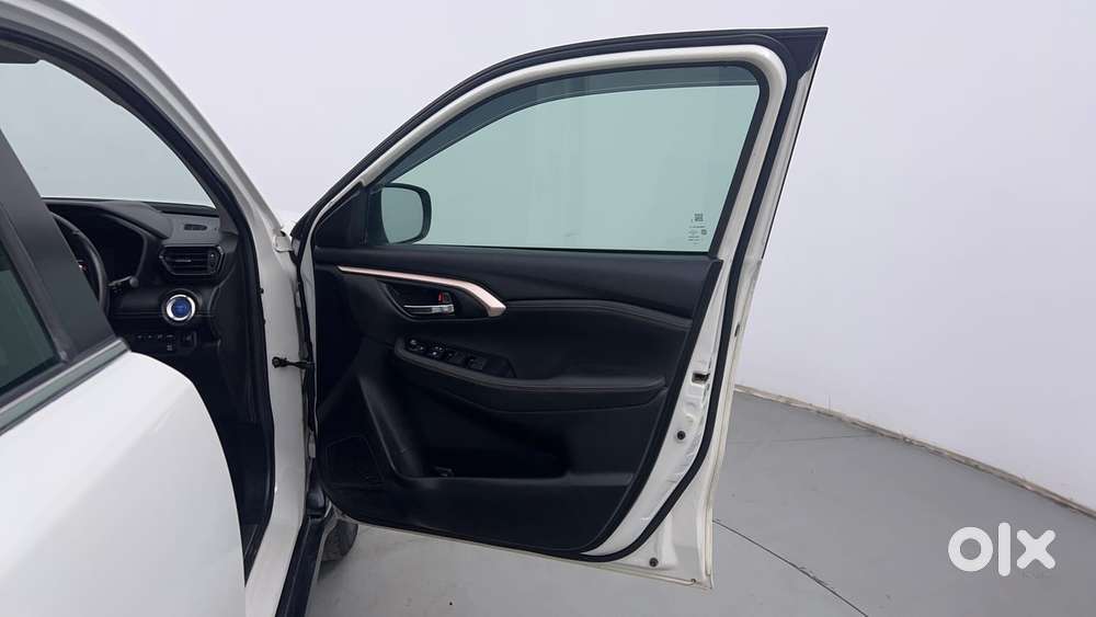 Maruti Suzuki Grand Vitara 1.5 Alpha Plus Intelligent Hybrid Ecvt, 2..