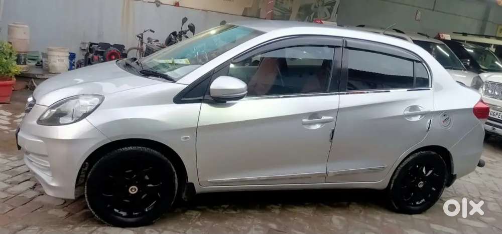 Honda Amaze 2nd Gen 2015 Diesel Well Maintained