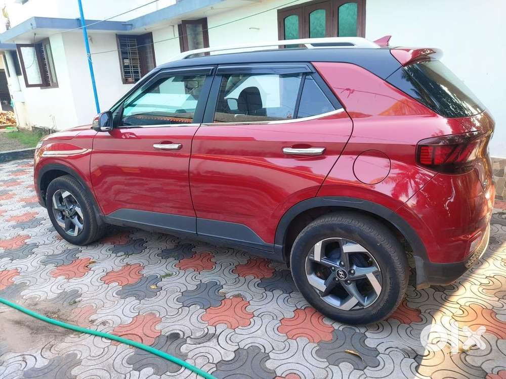 Hyundai Venue Petrol Well Maintained