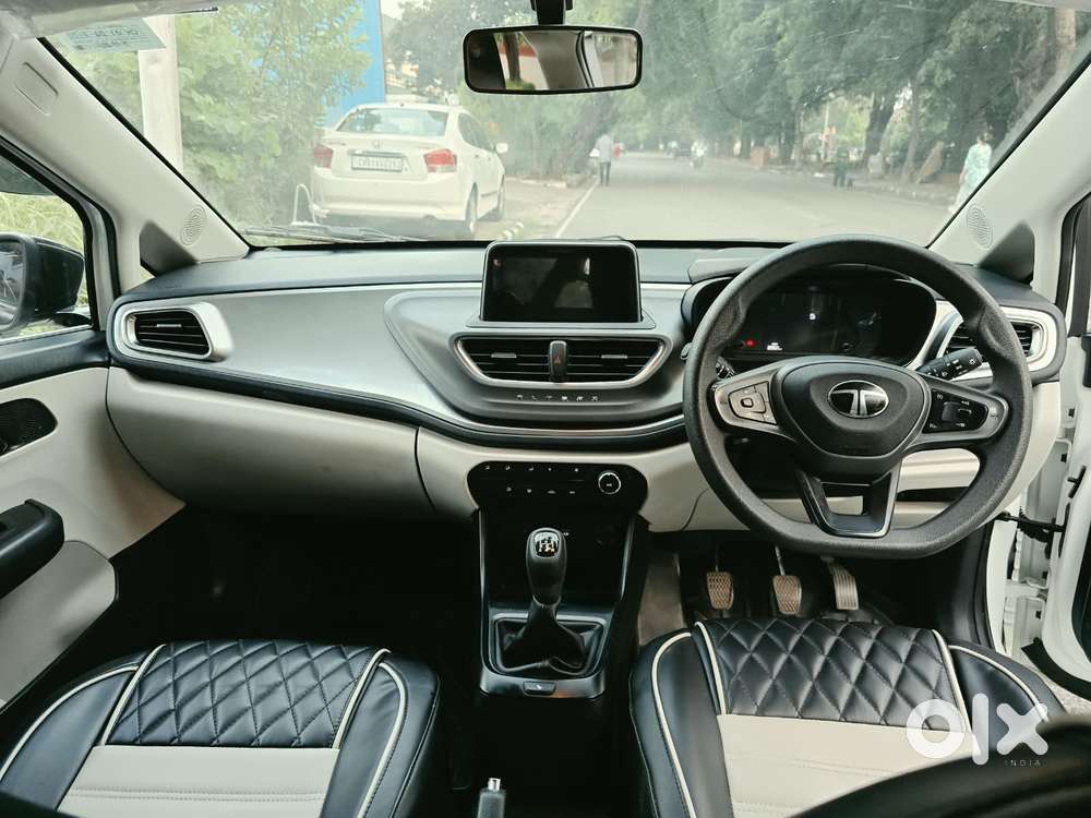 Tata Altroz 1.2 Xm Plus, 2025, Petrol