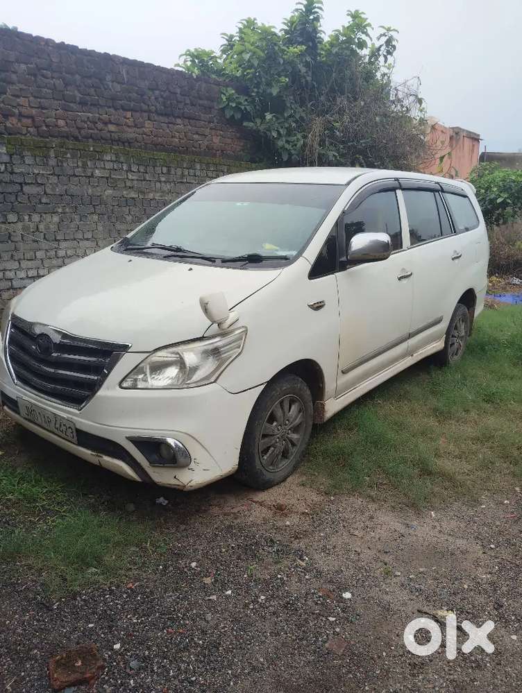 Toyota Innova 2011 Diesel 2.5 Liter Top Model Mileage 15-17