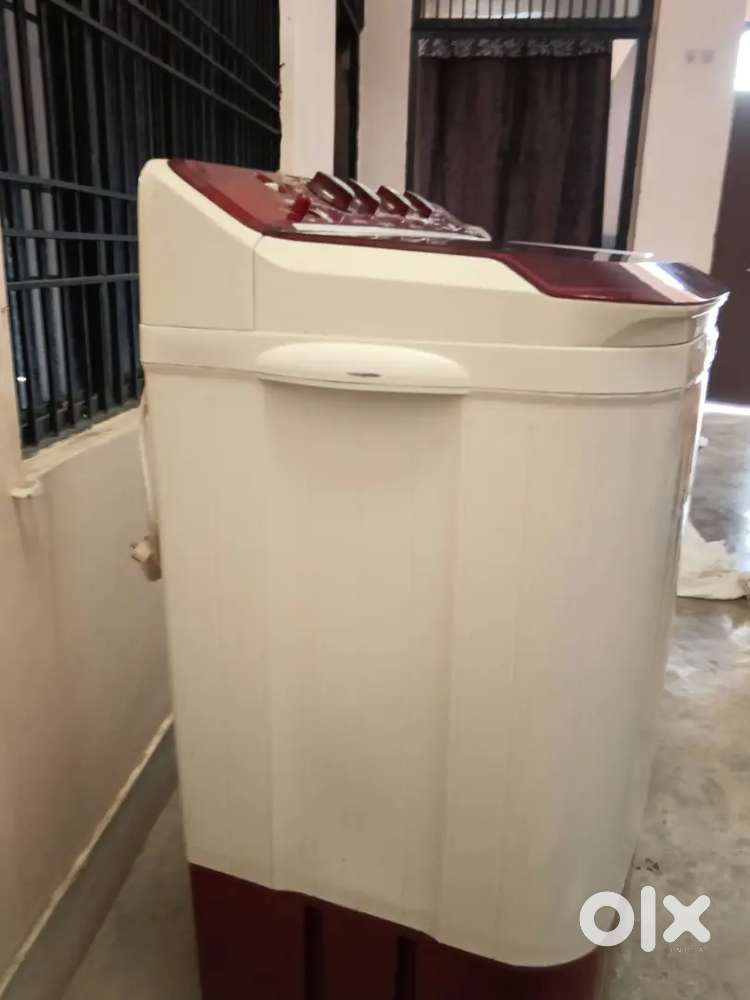 Samsung semi automatic 8.5 kg washing machine. In good condition