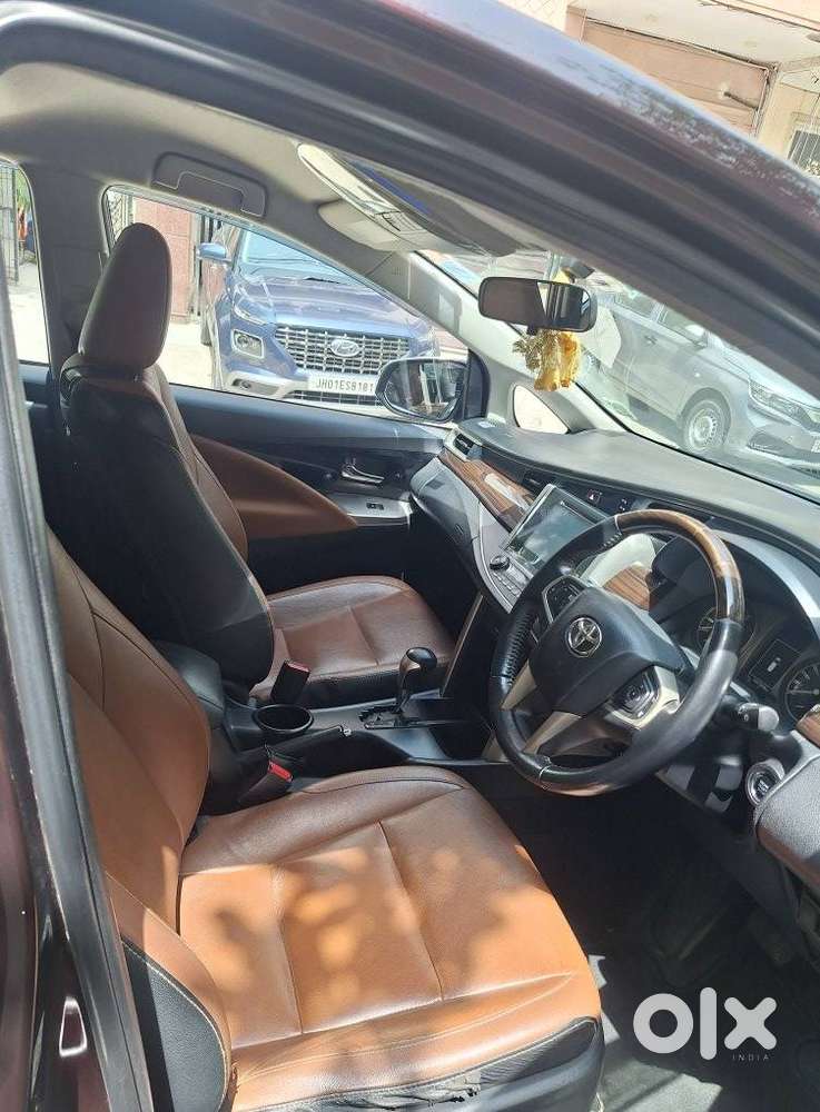 Toyota Innova Crysta 2.8z Automatic, 2016, Petrol