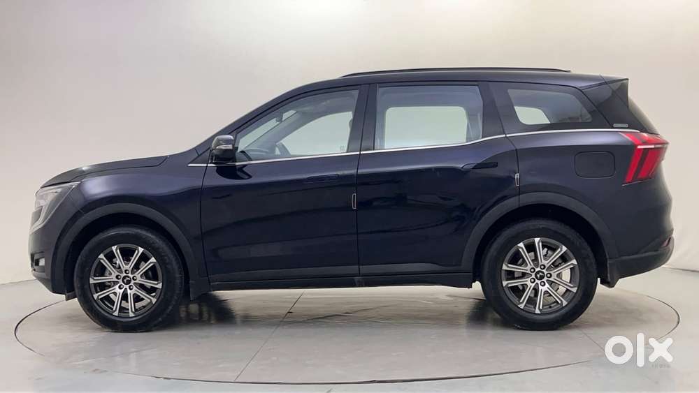 Mahindra Xuv700 2.0 Ax 7 Petrol Mt Str, 2025, Petrol