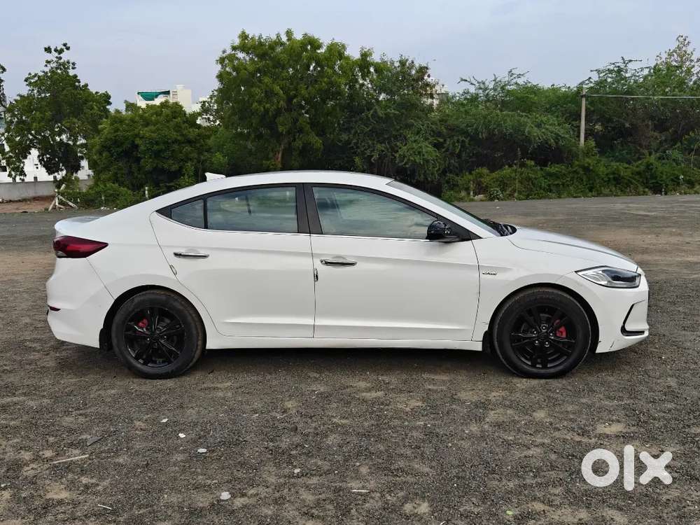 Hyundai New Elantra 2016 Diesel 132000 Km Driven