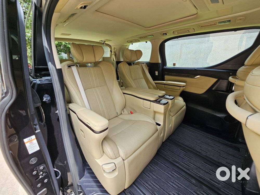 Toyota Vellfire 2.5 Executive Lounge, 2020, Petrol