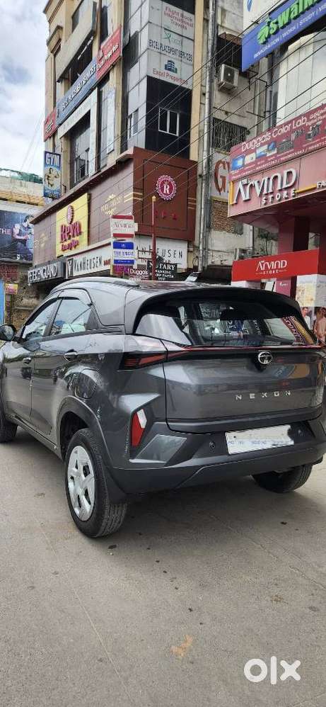 Tata Nexon Pure Plus (s) Petrol Amt, 2025