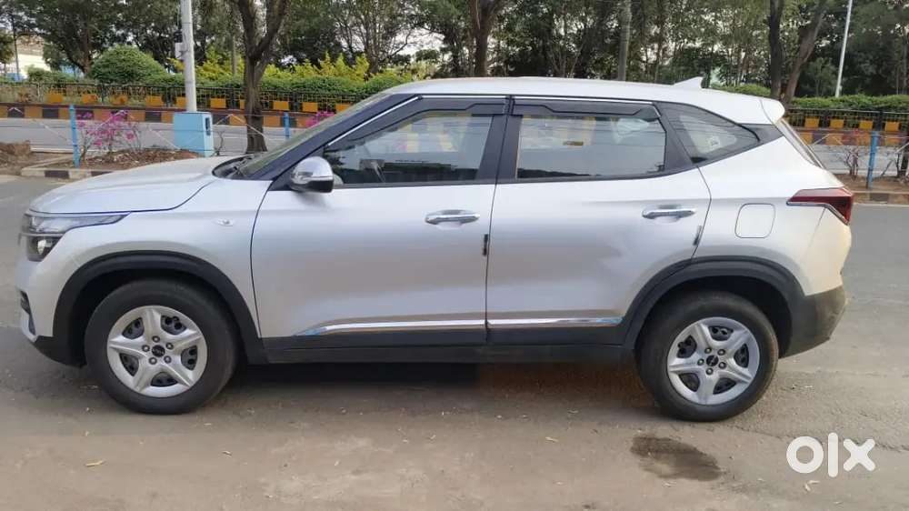 Kia Seltos Petrol 2023 Showroom Track Service