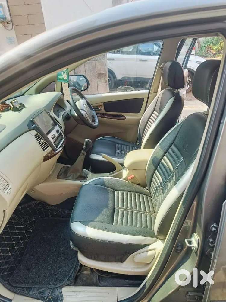 Good Condition Car  Tap Modal Innova 2014