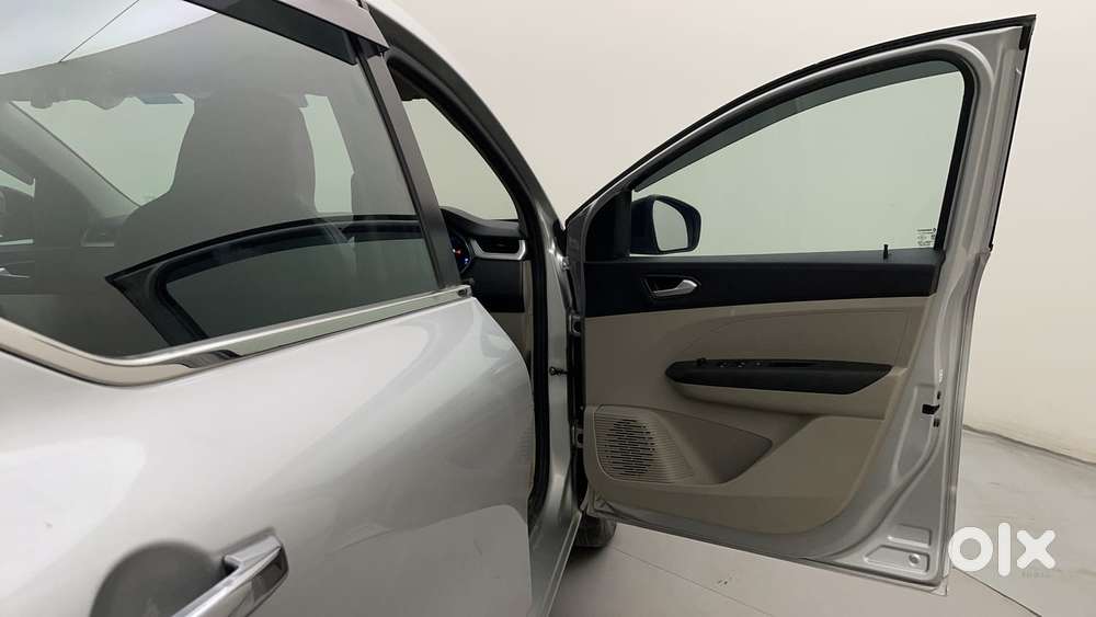 Renault Triber Rxz, 2023, Petrol