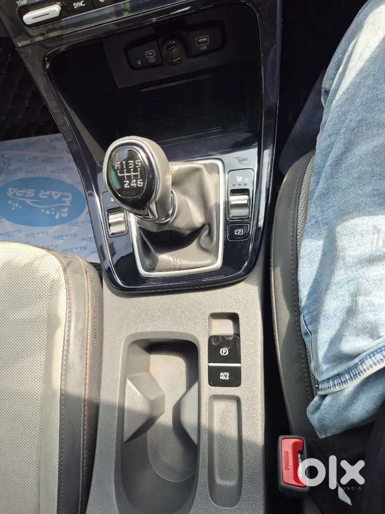 Hyundai Creta Sx (o)  2025  Petrol  Sunroof + Adas