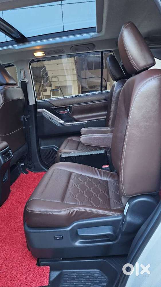 Toyota Innova Hycross 2.0 Zx (o) Hybrid 7 Str, 2025, Petrol