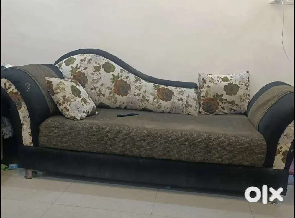 Premium 3 Seater Rani Diwan