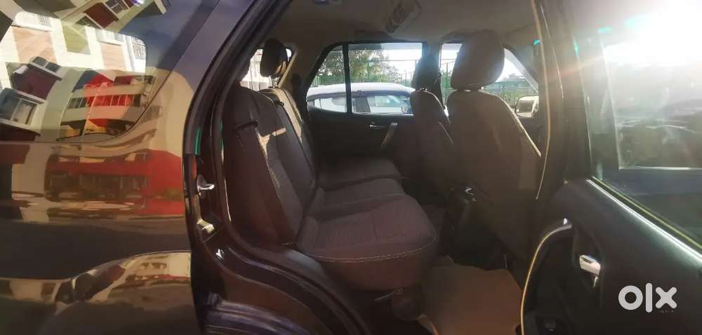 Tata Safari Storme 2015