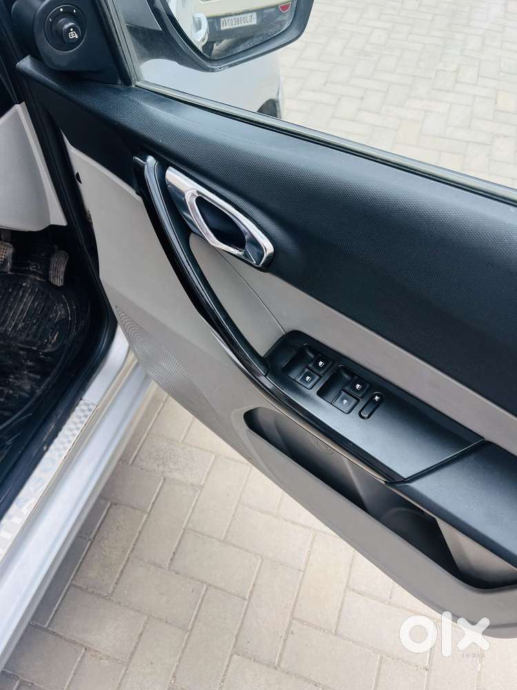 Tata Tiago 1.2 Revotron Xz (o), 2017, Petrol