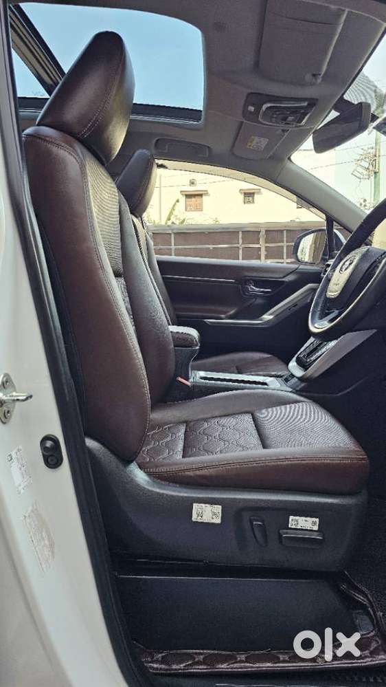 Toyota Innova Hycross 2.0 Zx (o) Hybrid 7 Str, 2025, Petrol