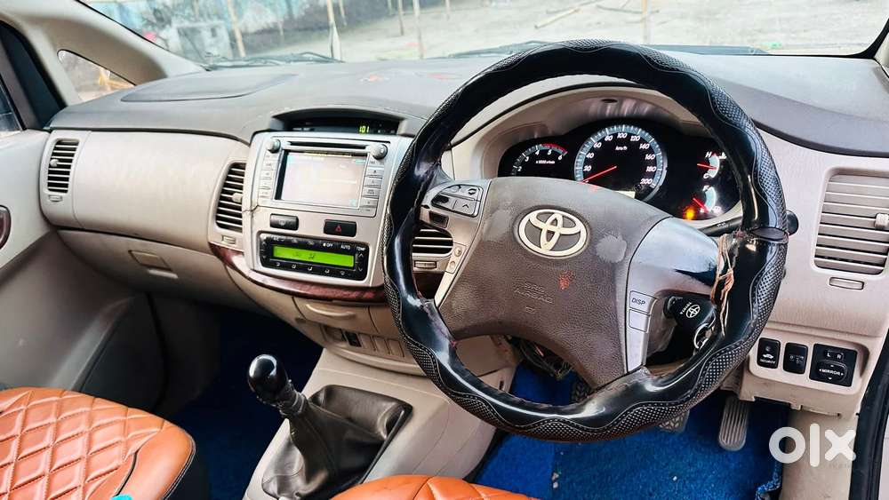 Toyota Innova 2004-2011 2.5 V Diesel 8-seater, 2012, Diesel