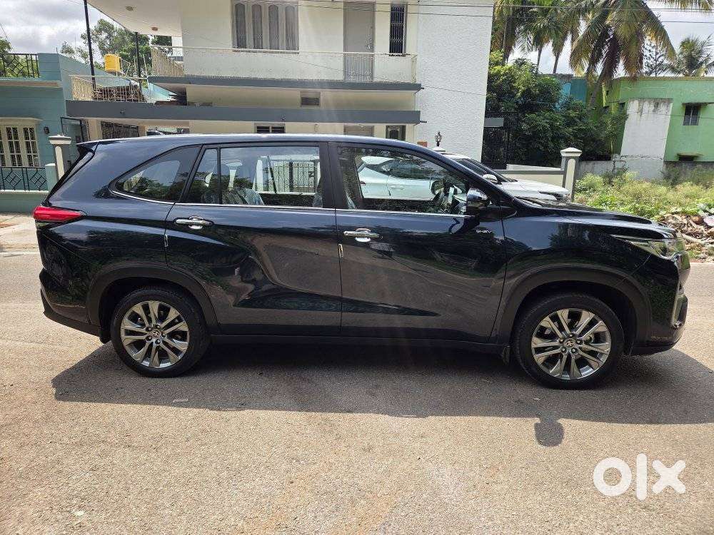 Toyota Innova Hycross 2.0 Zx (o) Hybrid 7 Str, 2025, Petrol
