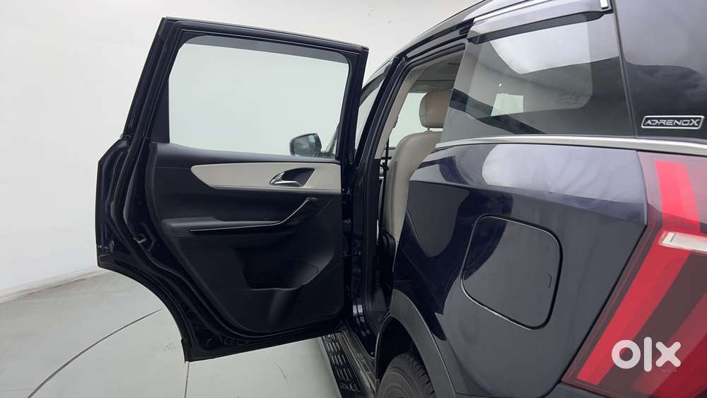 Mahindra Xuv700 2.0 Ax 7 Petrol At Str, 2023, Petrol