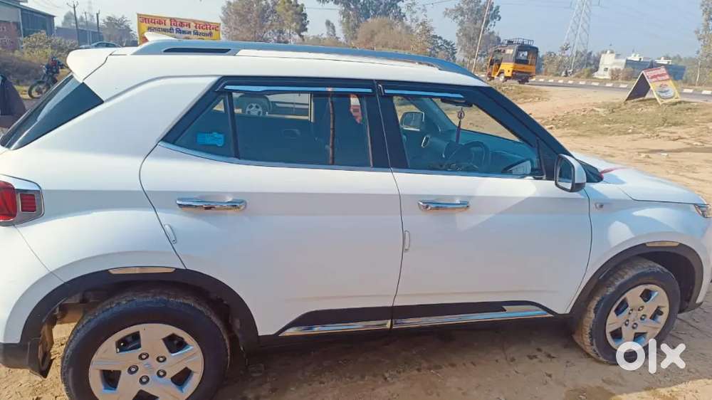 Hyundai Venue 2022 Petrol Well Maintained