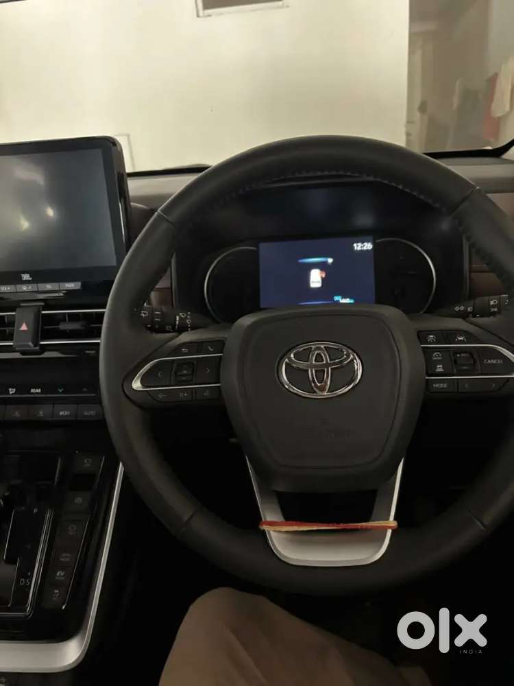 Toyota Innova Hycross 2025 - 1200 Kms