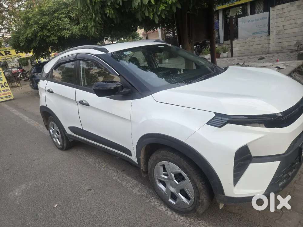 Tata Nexon 2025 Petrol 14600 Km Driven