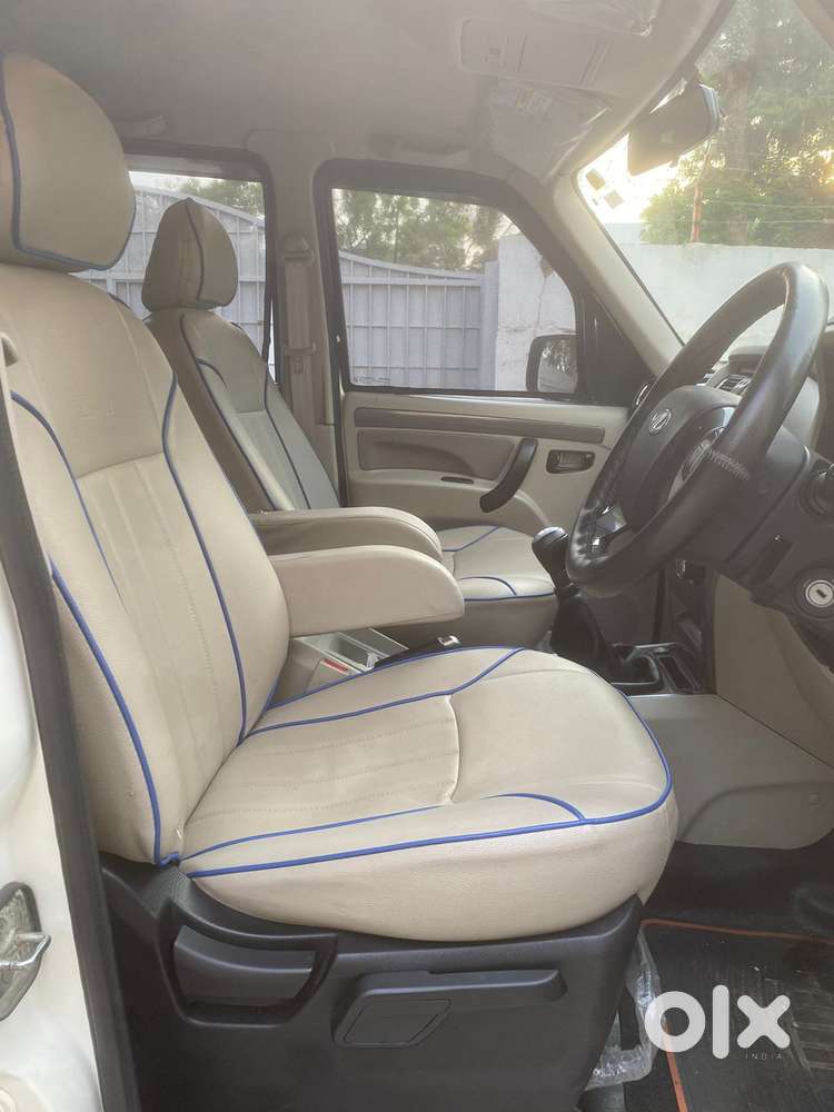 Maruti Suzuki Ertiga 1.5 Vxi, 2022, Petrol