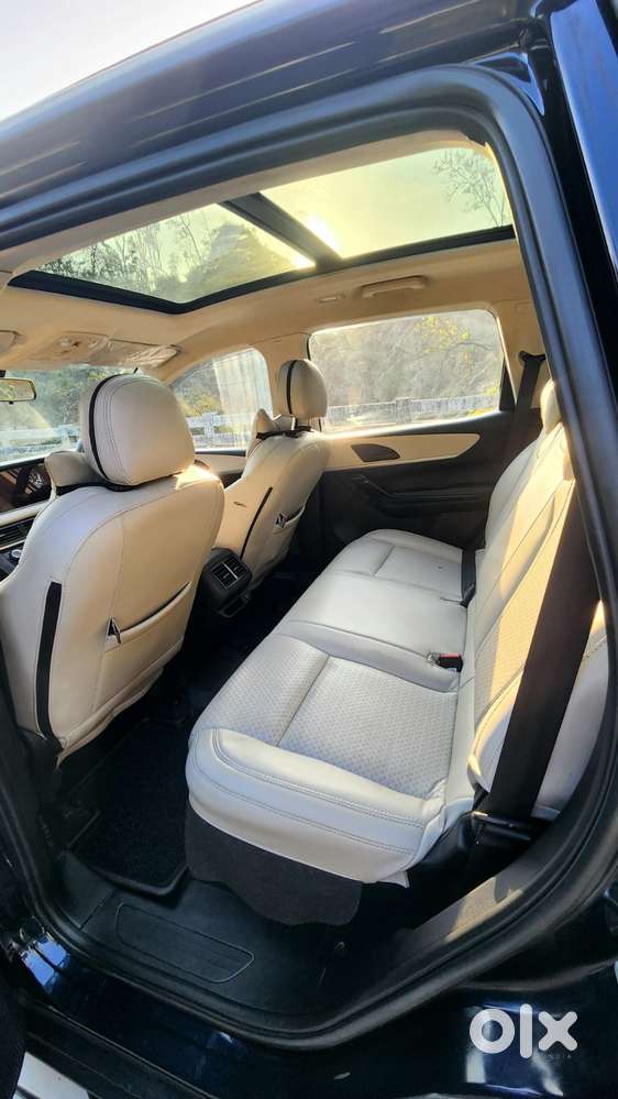 Mahindra Xuv700 2.2 Ax 5 Diesel At Str, 2022, Diesel