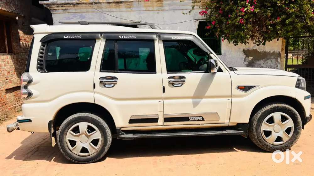 Mahindra Scorpio S6 Plus 2015