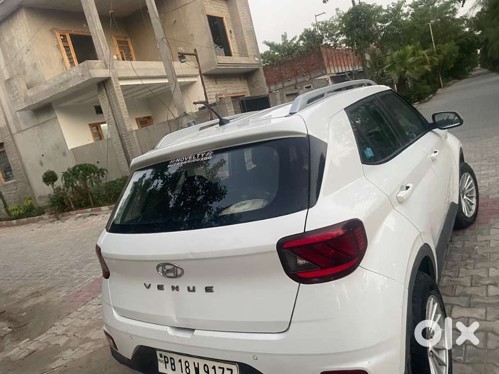 Hyundai Venue 2021 Petrol 42000 Km Driven