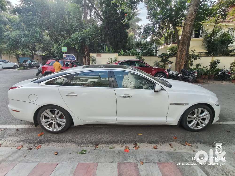 Jaguar Xj 2012 Diesel 31900 Km Driven