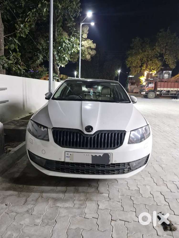 Skoda Octavia 2015 Diesel Well Maintained ... Showroom Record